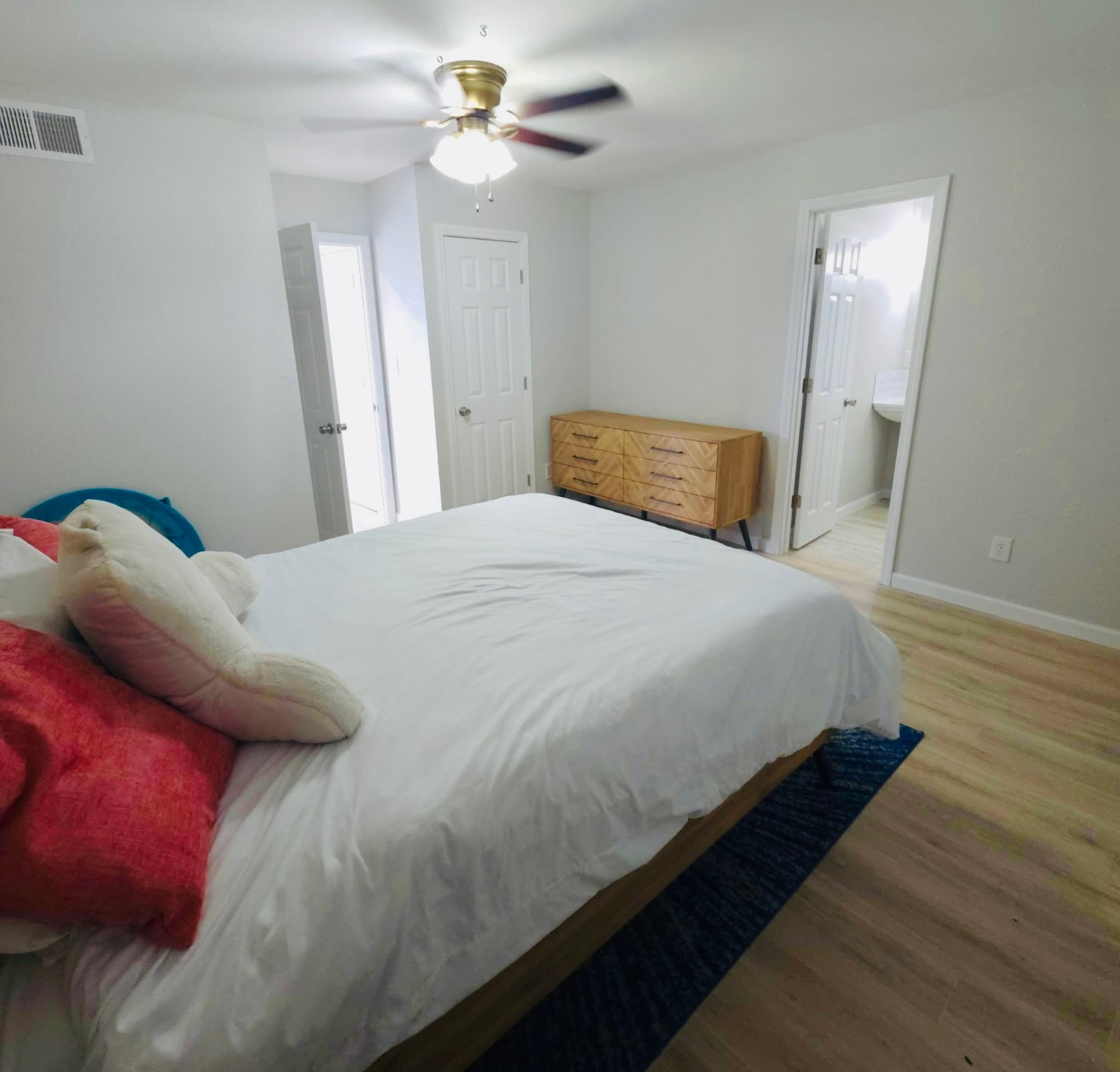 Talty, Texas, 75160, United States, 6 Bedrooms Bedrooms, ,4 BathroomsBathrooms,Residential,For Sale,1970411