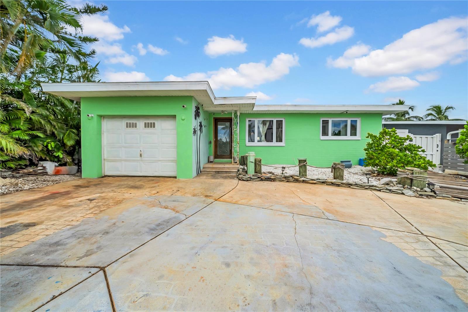 Redington Beach, Florida, 33708, United States, 2 Bedrooms Bedrooms, ,2 BathroomsBathrooms,Residential,For Sale,1978870