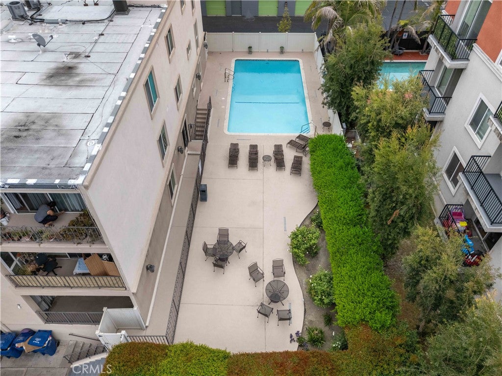Sherman Oaks, California, 91411, United States, 2 Bedrooms Bedrooms, ,2 BathroomsBathrooms,Residential,For Sale,1847067