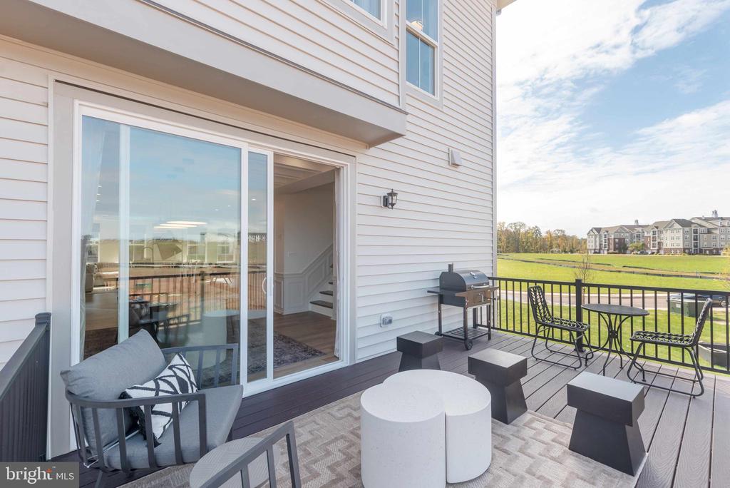 Ashburn, Virginia, 20148, United States, 3 Bedrooms Bedrooms, ,4 BathroomsBathrooms,Residential,For Sale,1861739