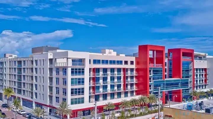 Hollywood, Florida, 33019, United States, 2 Bedrooms Bedrooms, ,1 BathroomBathrooms,Residential,For Sale,1850092