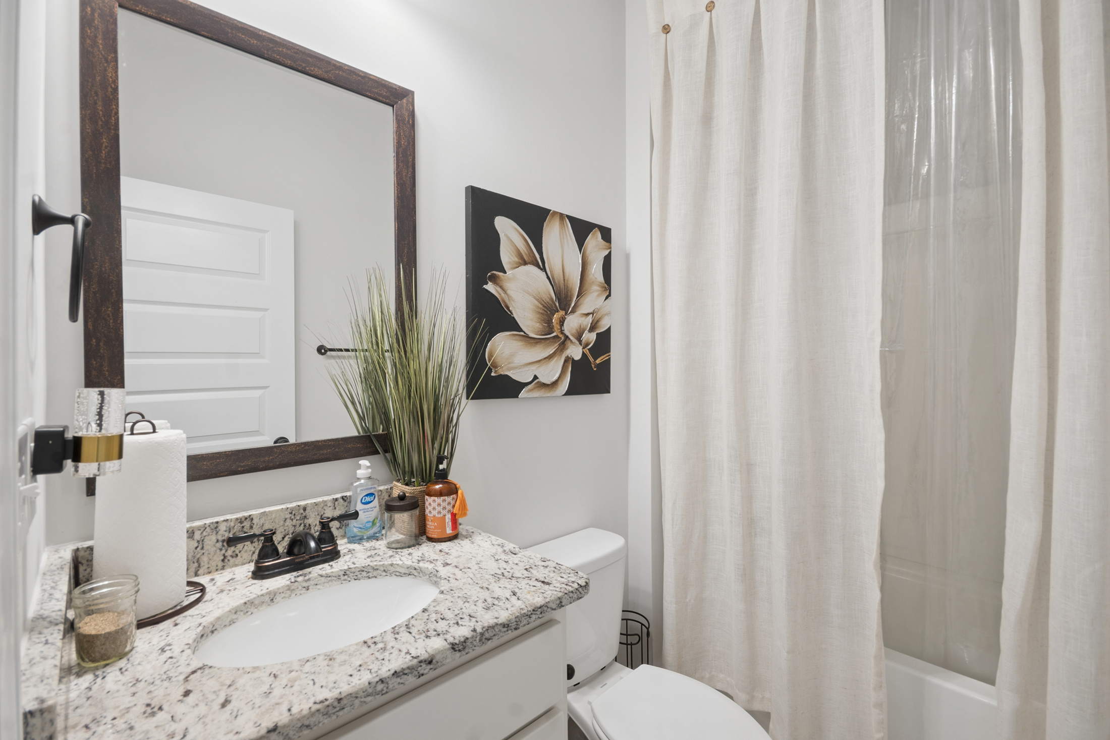  Thoughtfully Designed Home in Private, Nine Oaks Neighborhood - 物件實景