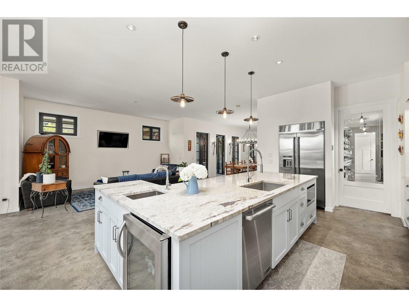 KELOWNA, British Columbia, V1Y 5N3, CA, 6 Bedrooms Bedrooms, ,4 BathroomsBathrooms,Residential,For Sale,1883056