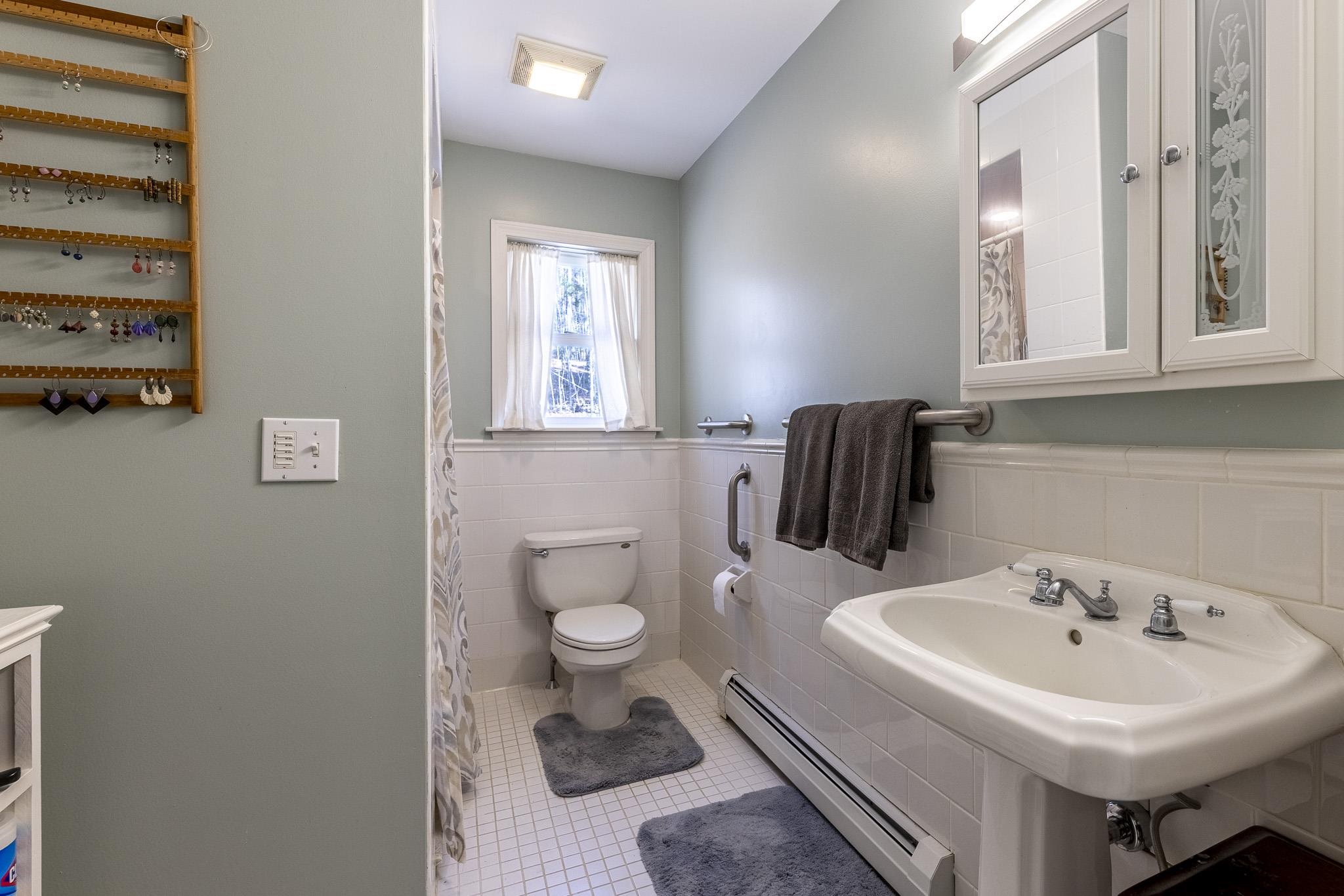 Fairlee, Vermont, 05045, United States, 4 Bedrooms Bedrooms, ,2 BathroomsBathrooms,Residential,For Sale,1941712