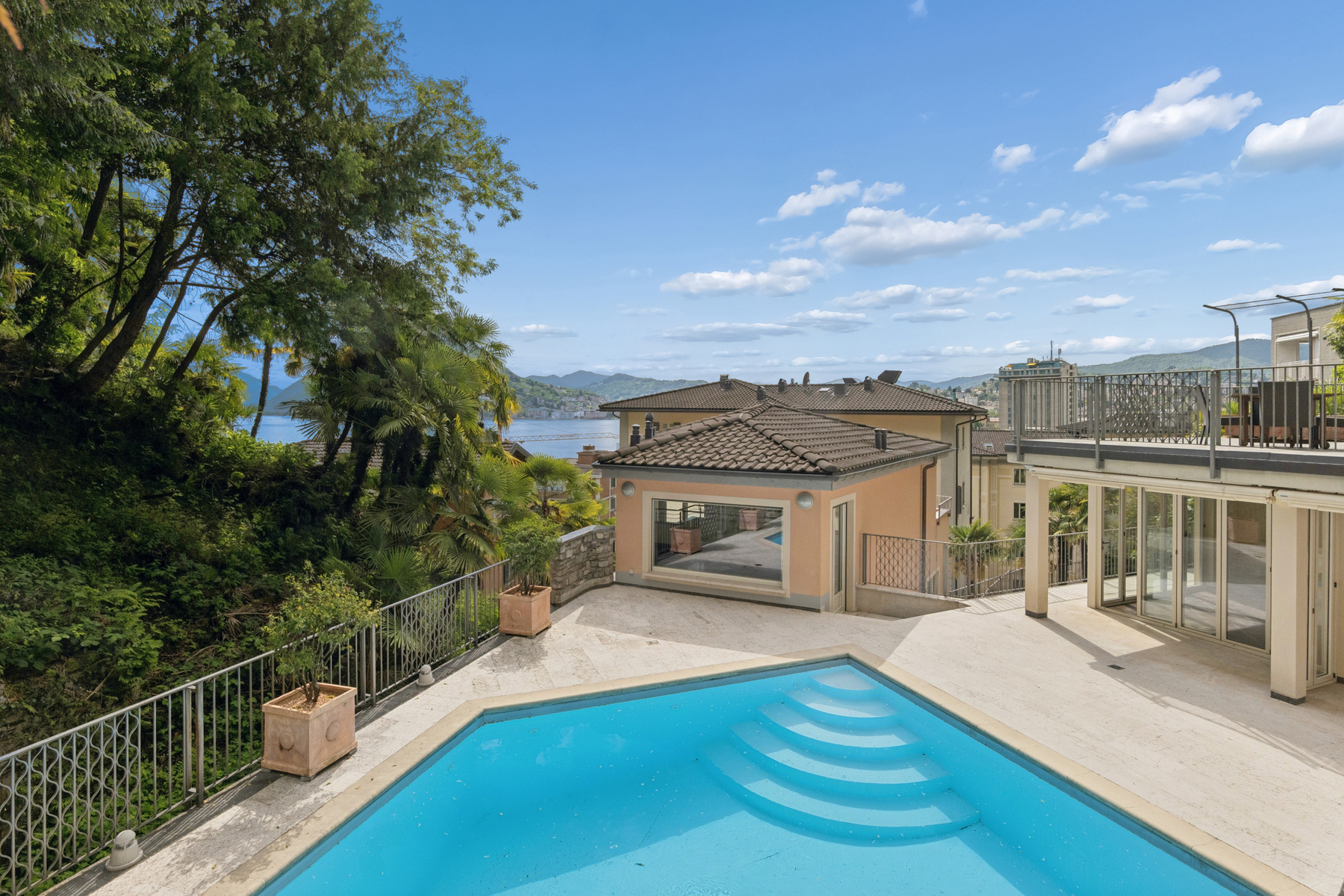  Diana Residence: Elegant penthouse with garden, pool and lake view - 物件實景