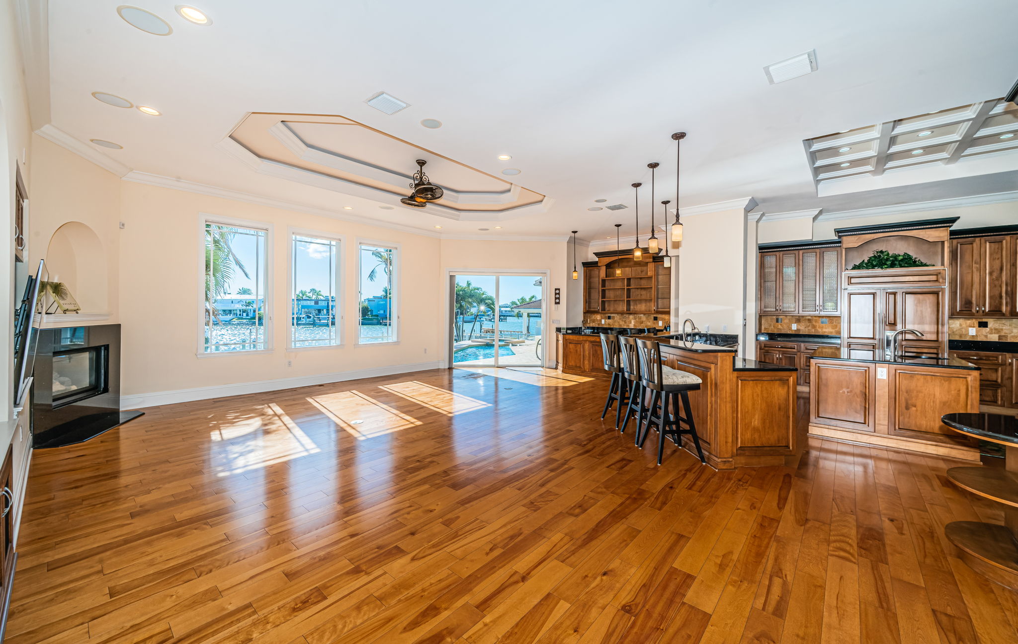 St Petersburg, Florida, 33707, United States, 5 Bedrooms Bedrooms, ,5 BathroomsBathrooms,Residential,For Sale,2006025