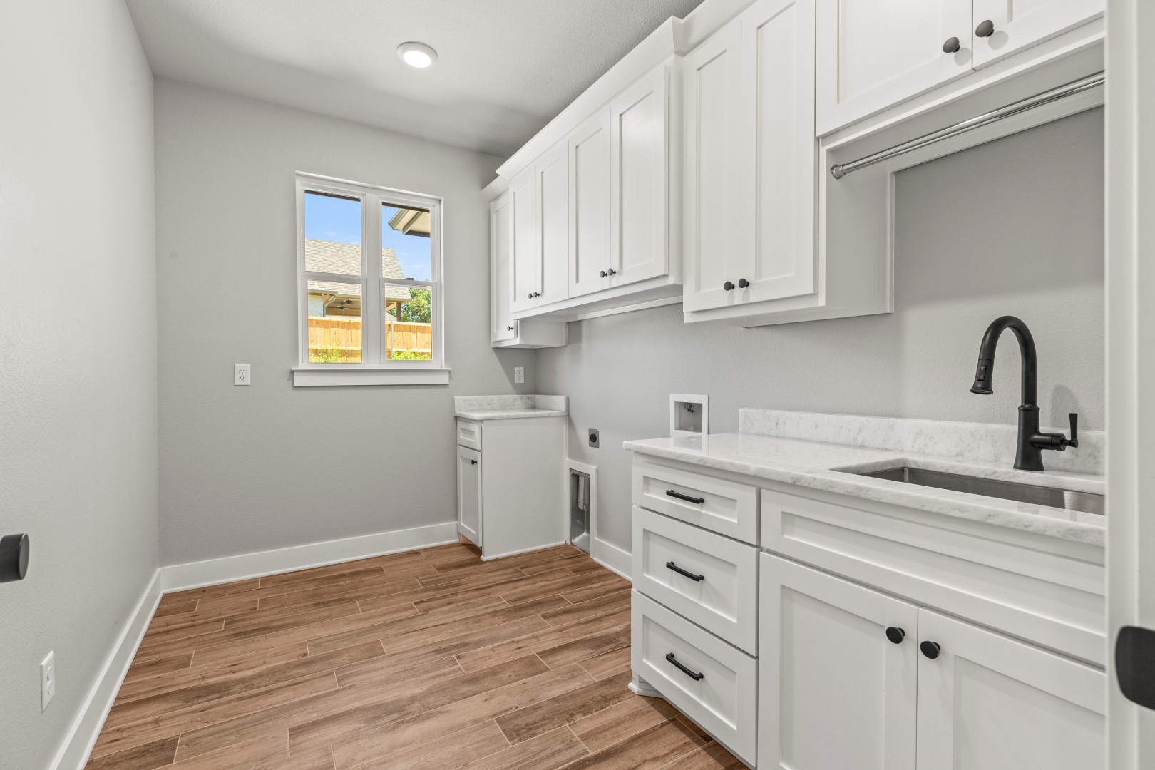 Tyler, Texas, 75706, United States, 4 Bedrooms Bedrooms, ,3 BathroomsBathrooms,Residential,For Sale,1983629