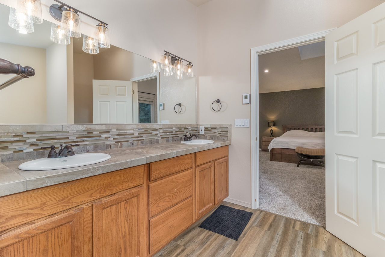 Bonners Ferry, Idaho, 83805, United States, 5 Bedrooms Bedrooms, ,5 BathroomsBathrooms,Residential,For Sale,1879157