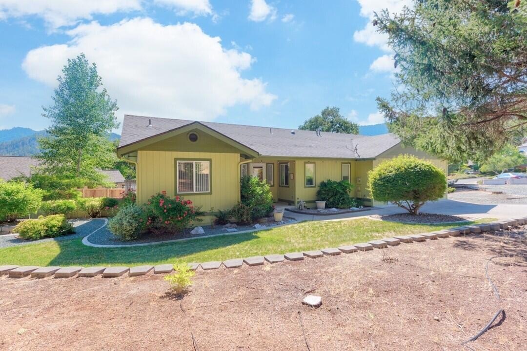 Rogue River, Oregon, 97537, United States, 3 Bedrooms Bedrooms, ,3 BathroomsBathrooms,Residential,For Sale,1944888