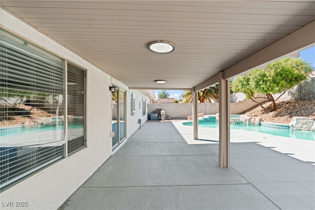 North Las Vegas, Nevada, 89031, United States, 4 Bedrooms Bedrooms, ,2 BathroomsBathrooms,Residential,For Sale,1947196