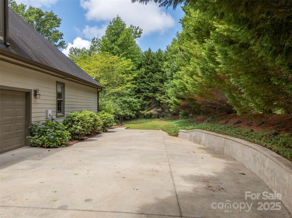 Tryon, North Carolina, 28782, United States, 4 Bedrooms Bedrooms, ,3 BathroomsBathrooms,Residential,For Sale,1890231