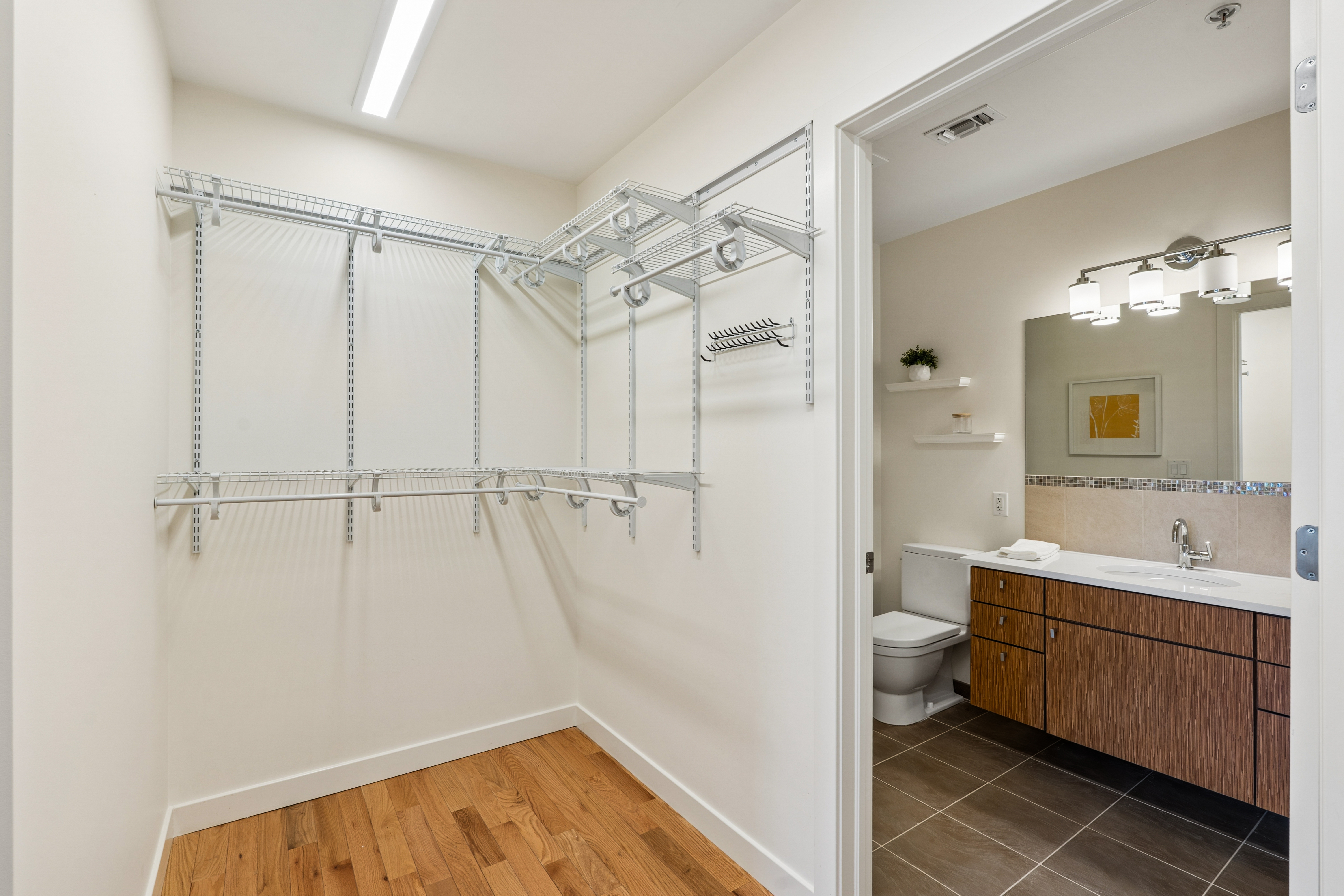  Beautifully Updated 2-Bedrooom Condo - 物件實景