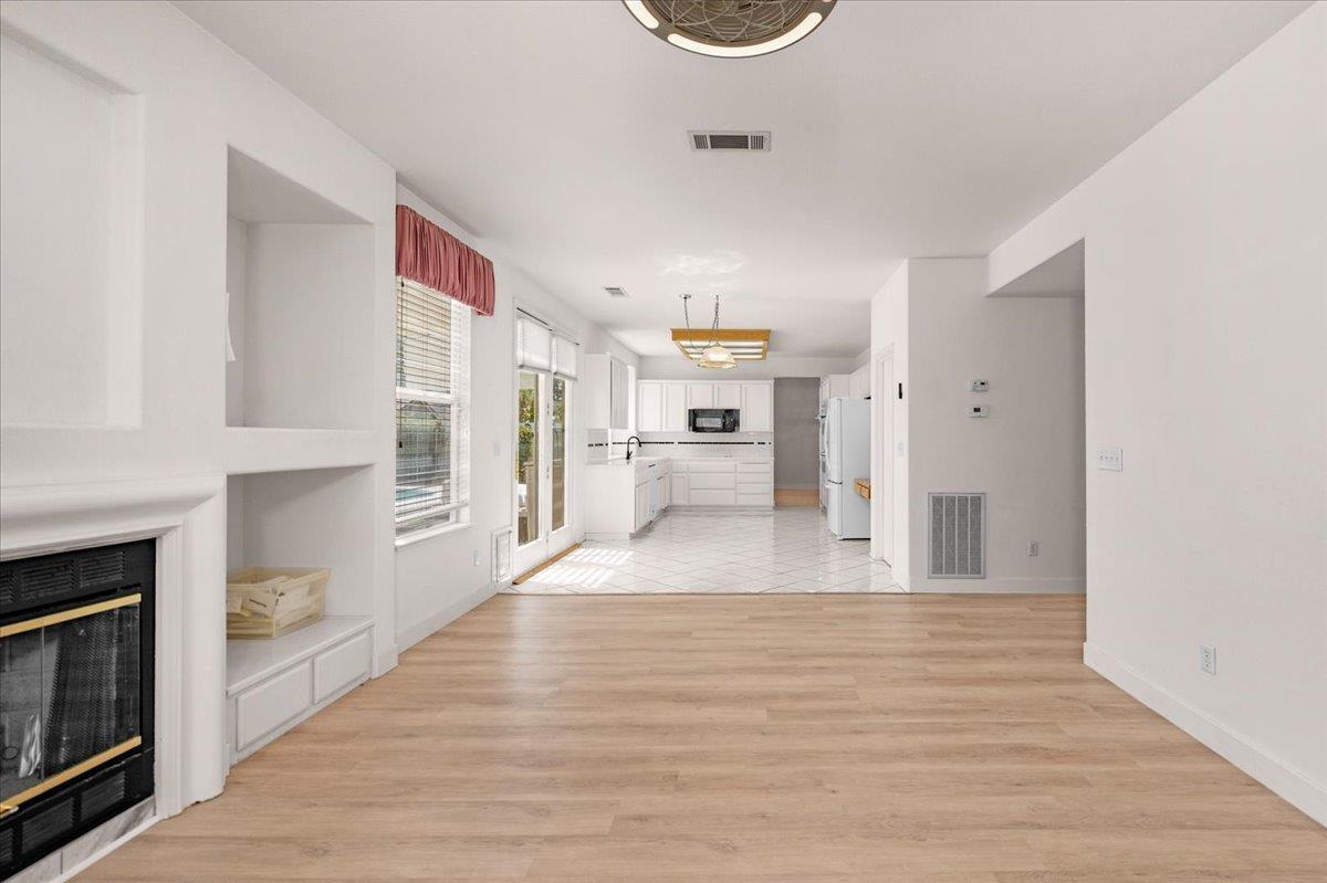 Clovis, California, 93611, United States, 5 Bedrooms Bedrooms, ,3 BathroomsBathrooms,Residential,For Sale,1924098