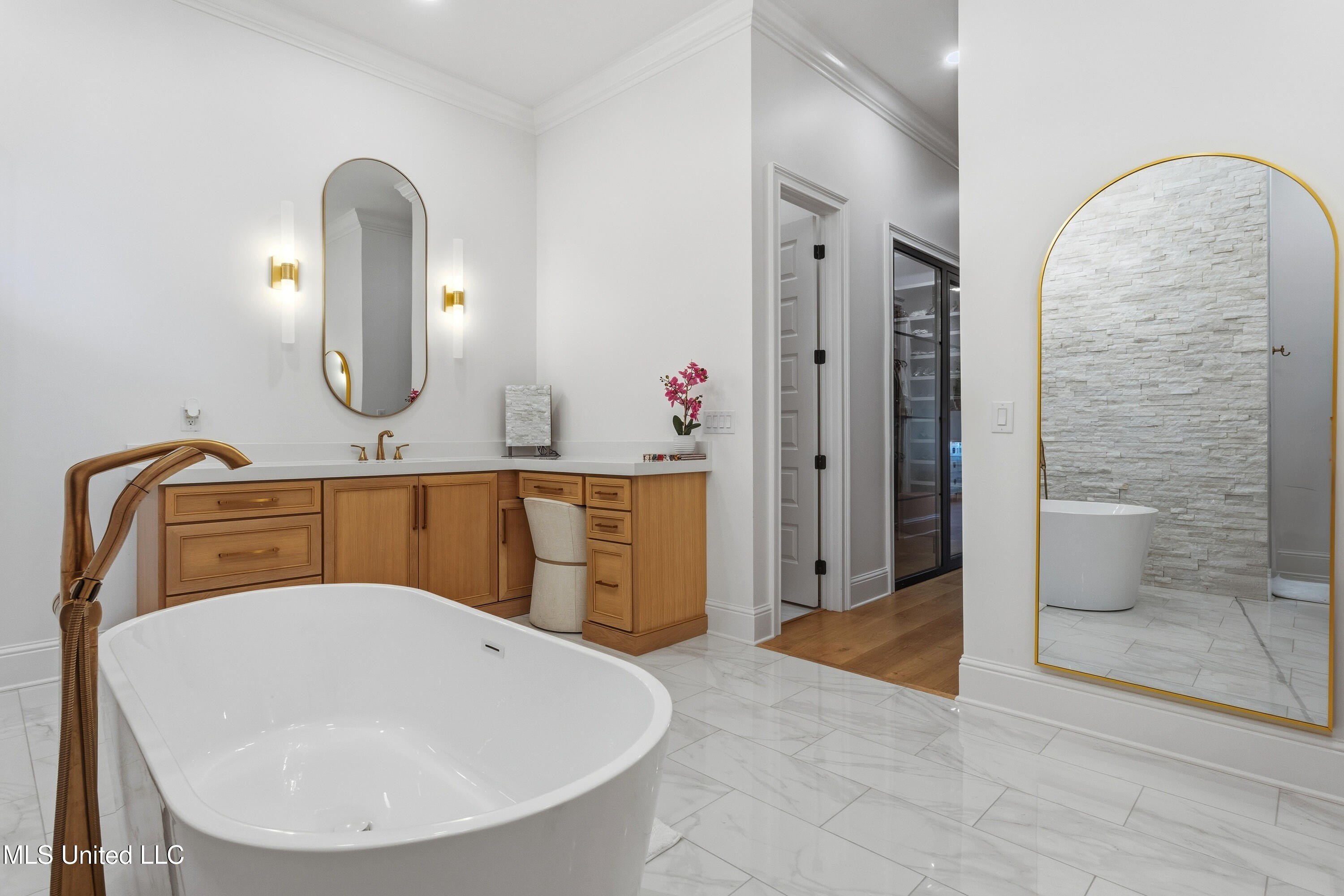 Biloxi, Mississippi, 39532, United States, 4 Bedrooms Bedrooms, ,4 BathroomsBathrooms,Residential,For Sale,1990750