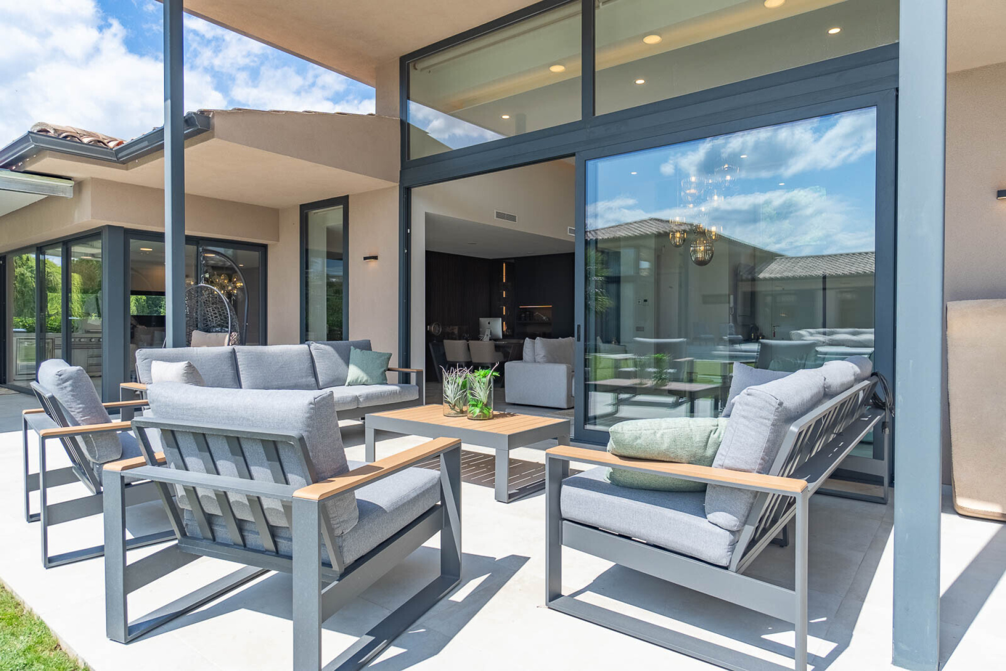  One-story Contemporary Villa in Golf Torremirona - 物件實景