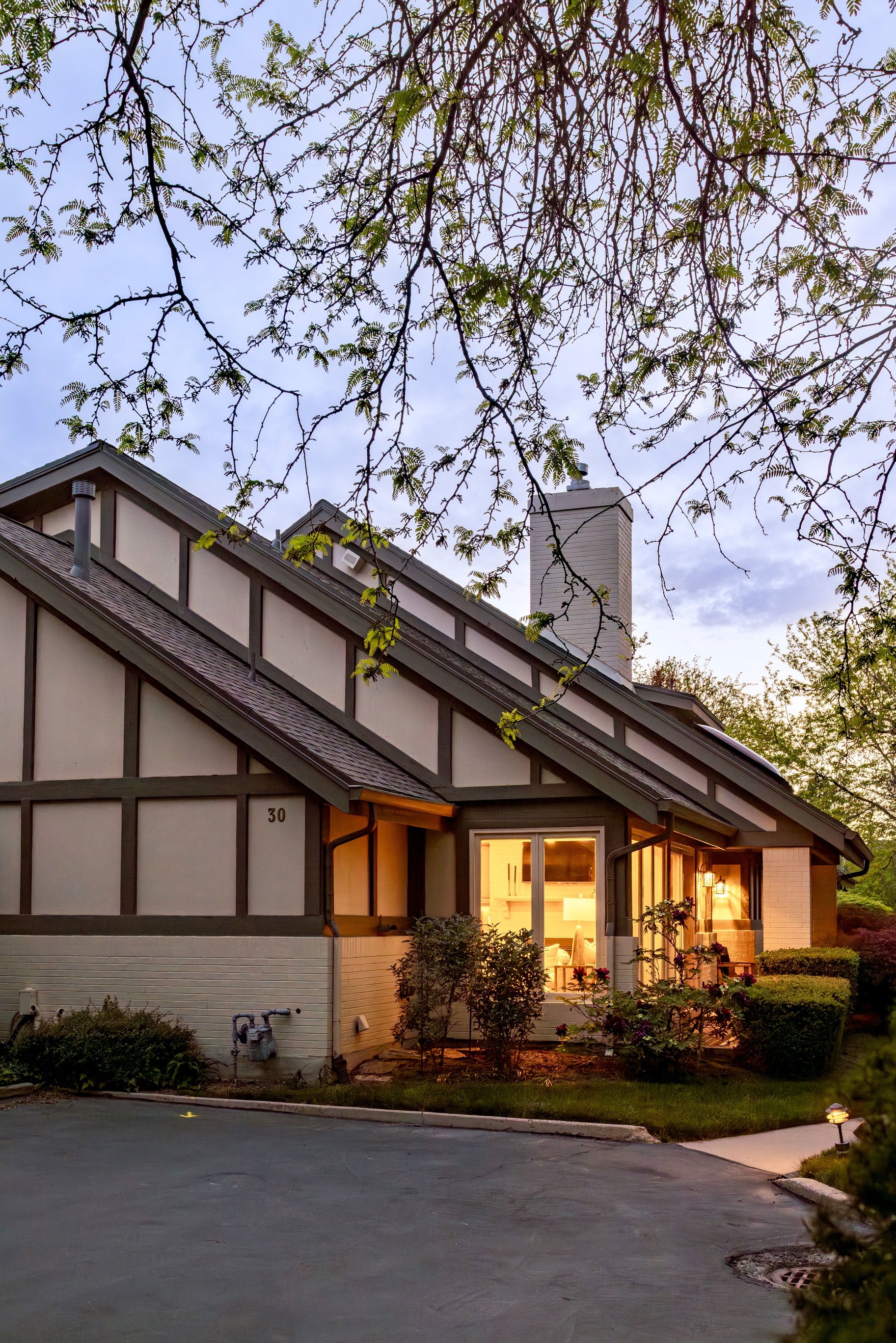  A Large Home in a Sought-After Private Community in East Millcreek - 物件實景