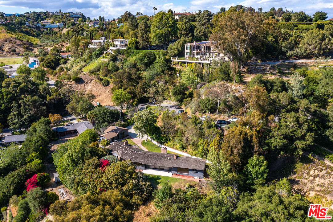 Los Angeles, California, 90049, United States, 2 Bedrooms Bedrooms, ,3 BathroomsBathrooms,Residential,For Sale,1819125