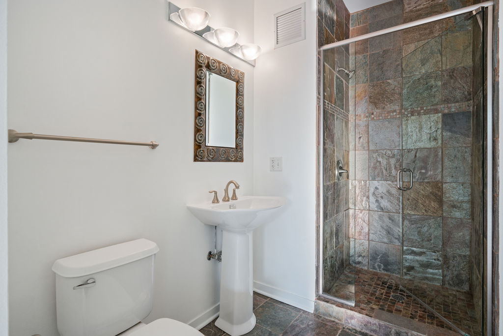 Chicago, Illinois, 60654, United States, 2 Bedrooms Bedrooms, ,2 BathroomsBathrooms,Residential,For Sale,2023222