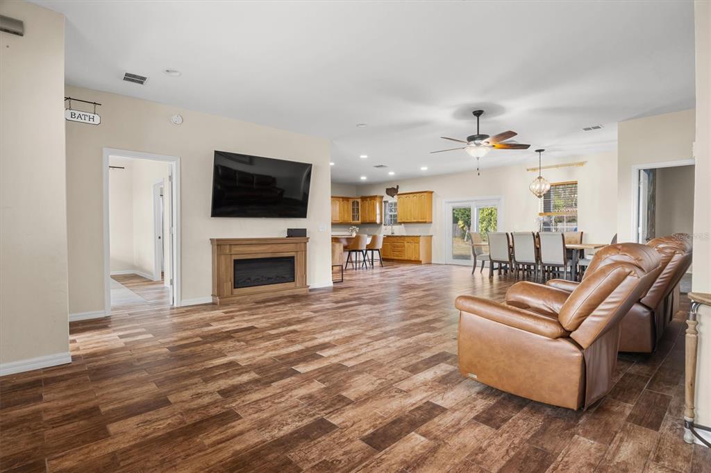 Bartow, Florida, 33830, United States, 3 Bedrooms Bedrooms, ,4 BathroomsBathrooms,Residential,For Sale,2002035