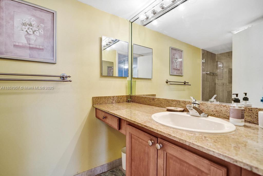 Hollywood, Florida, 33019, United States, 2 Bedrooms Bedrooms, ,2 BathroomsBathrooms,Residential,For Sale,1918580