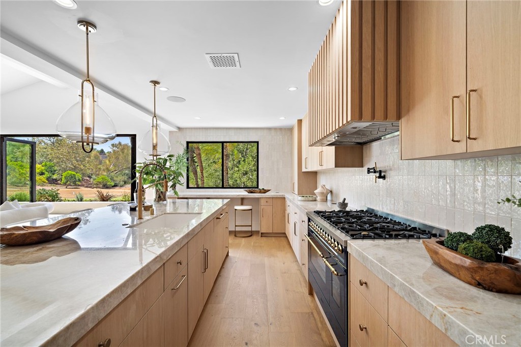 Newport Beach, California, 92660, United States, 4 Bedrooms Bedrooms, ,5 BathroomsBathrooms,Residential,For Sale,1942289