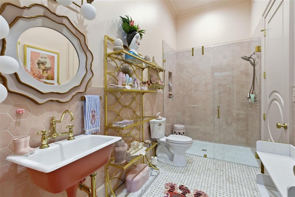 Lake Charles, Louisiana, 70605, United States, 5 Bedrooms Bedrooms, ,5 BathroomsBathrooms,Residential,For Sale,2024093