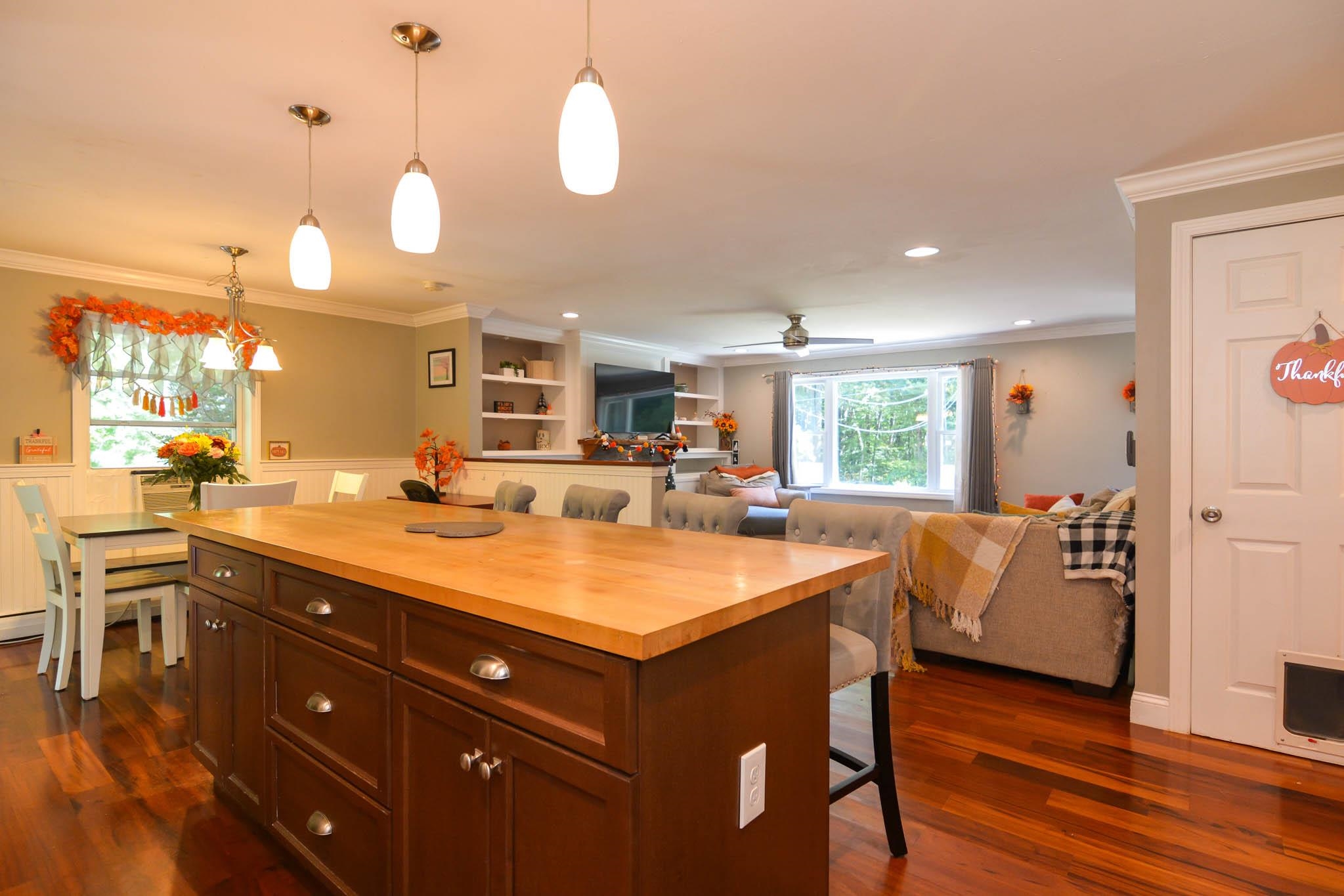 Litchfield, New Hampshire, 03054, United States, 3 Bedrooms Bedrooms, ,1 BathroomBathrooms,Residential,For Sale,1948760