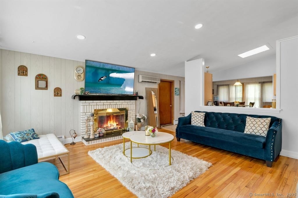 Brookfield, Connecticut, 06804, United States, 4 Bedrooms Bedrooms, ,2 BathroomsBathrooms,Residential,For Sale,1730338