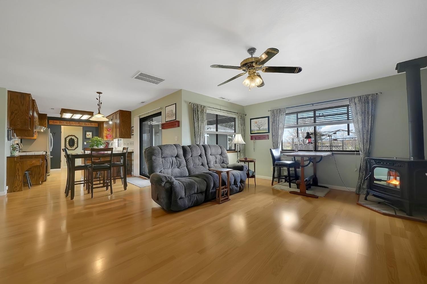 Valley Springs, California, 95252, United States, 5 Bedrooms Bedrooms, ,4 BathroomsBathrooms,Residential,For Sale,1724750