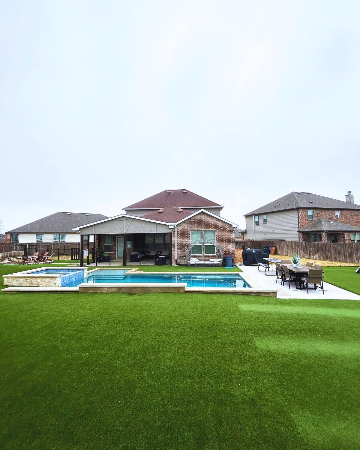 Austin, Texas, 78744, United States, 5 Bedrooms Bedrooms, ,4 BathroomsBathrooms,Residential,For Sale,1975896