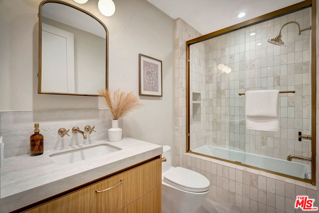 West Hollywood, California, 90069, United States, 3 Bedrooms Bedrooms, ,3 BathroomsBathrooms,Residential,For Sale,1999893