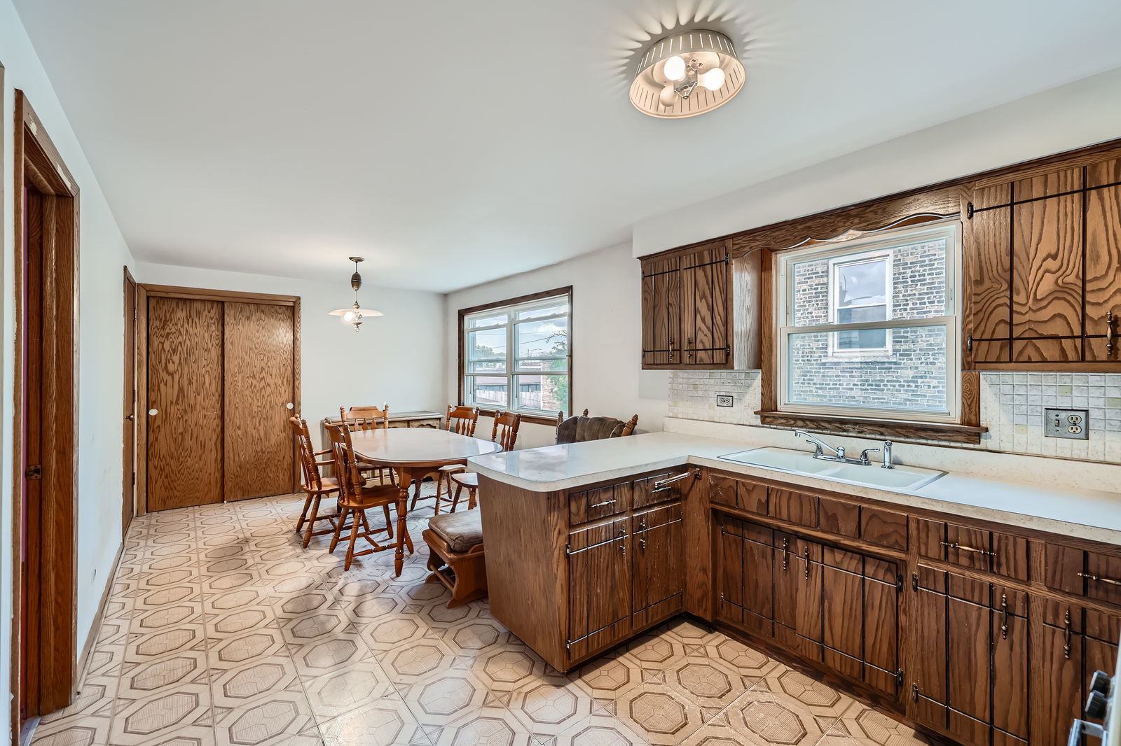 Chicago, Illinois, 60638, United States, 5 Bedrooms Bedrooms, ,Residential,For Sale,1878151