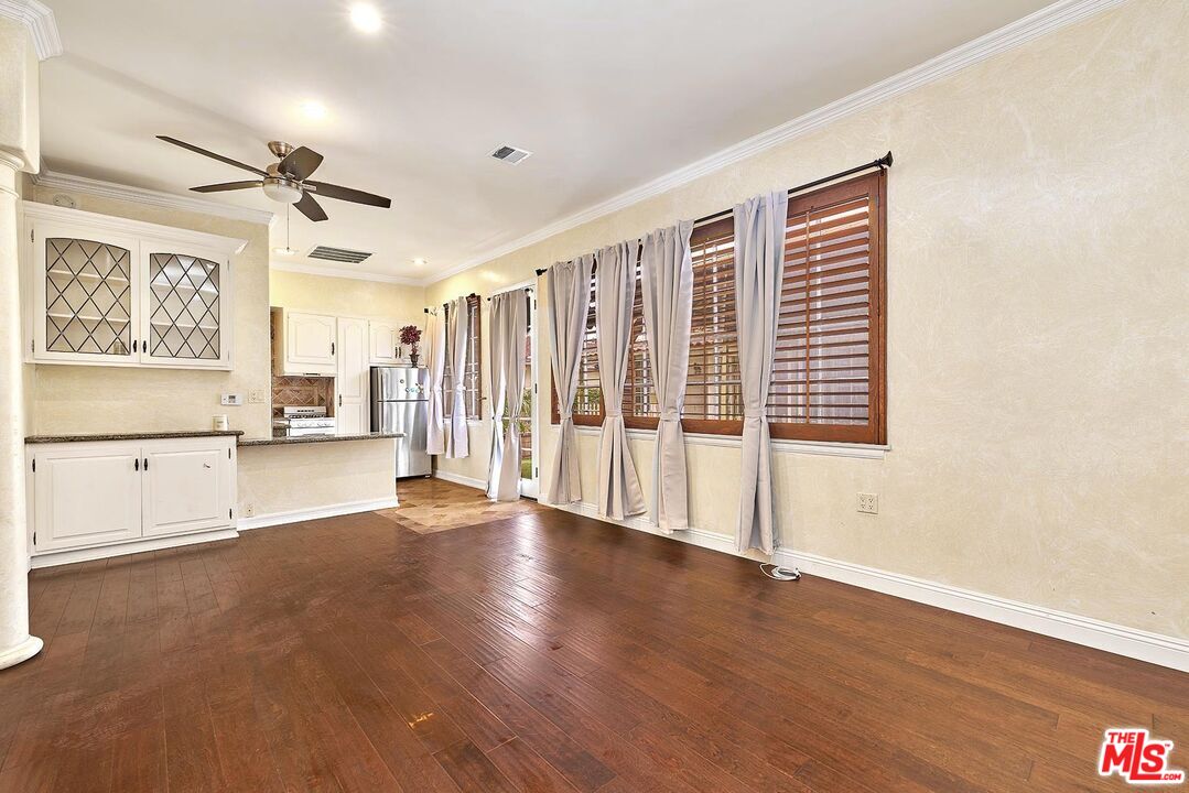 Los Angeles, California, 90004, United States, 4 Bedrooms Bedrooms, ,3 BathroomsBathrooms,Residential,For Sale,1876401