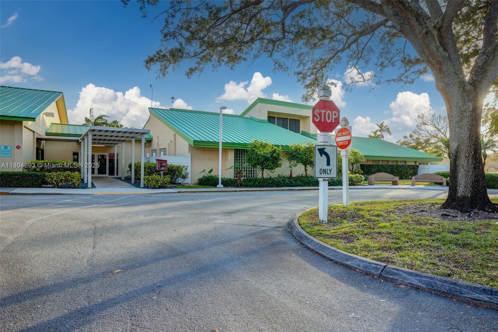 Cooper City, Florida, 33026, United States, 3 Bedrooms Bedrooms, ,2 BathroomsBathrooms,Residential,For Sale,1827965