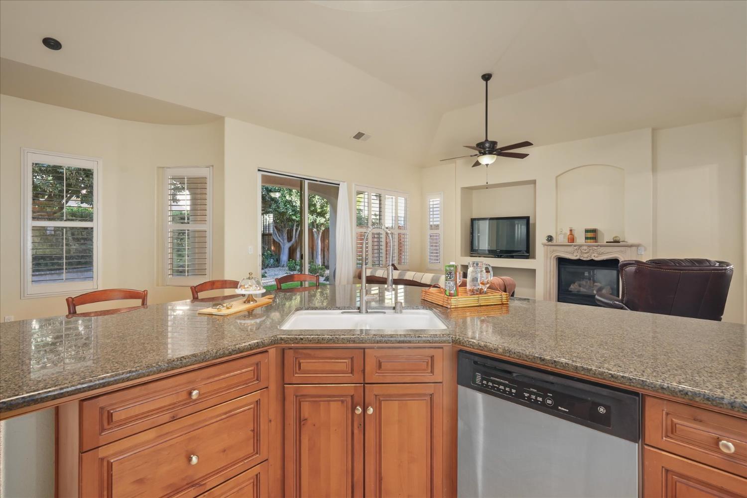 Clovis, California, 93619, United States, 3 Bedrooms Bedrooms, ,2 BathroomsBathrooms,Residential,For Sale,1942854
