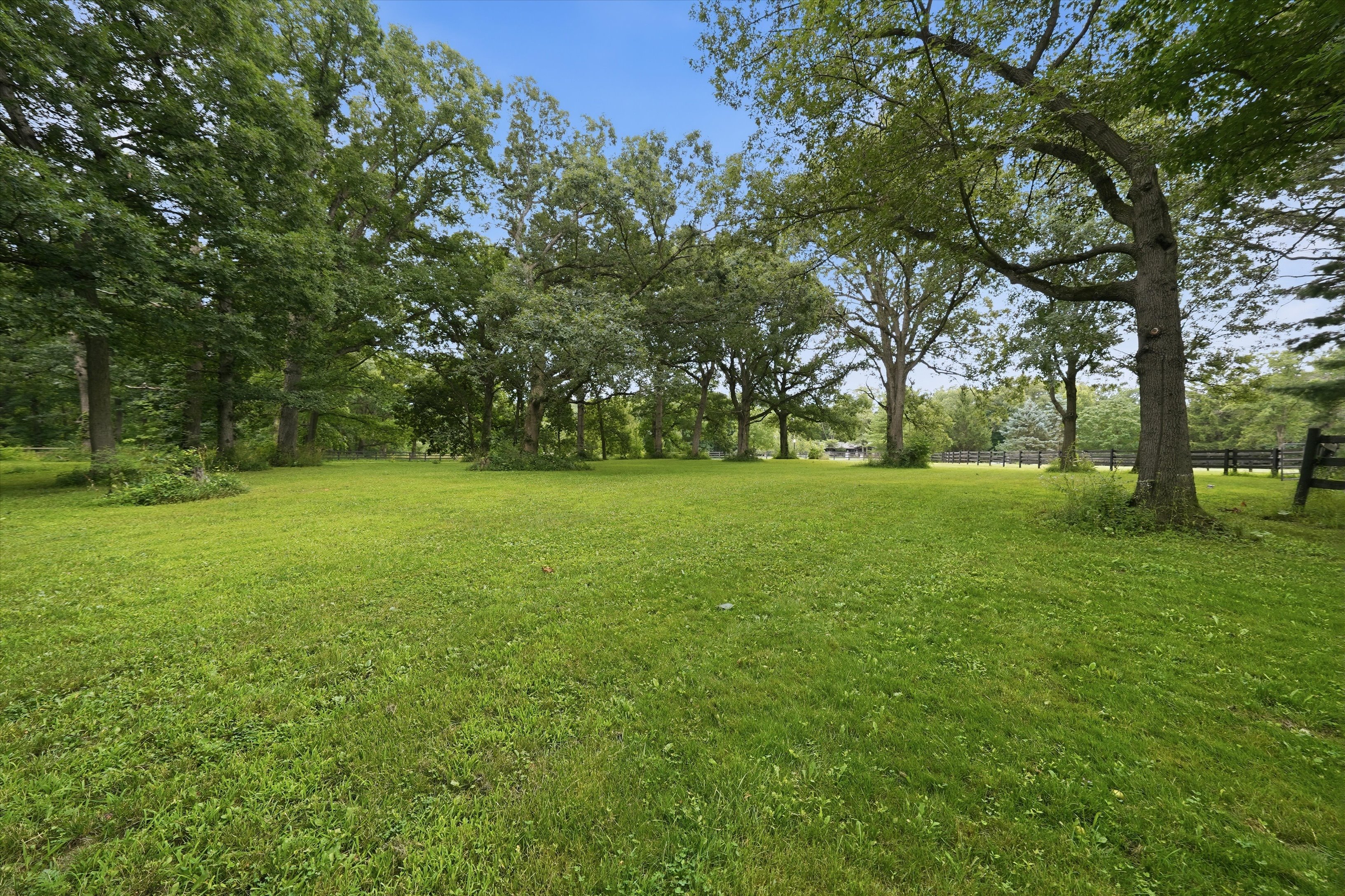  Private Country Estate Situated on Over Nine Acres of Beautiful Open Grounds - 物件實景