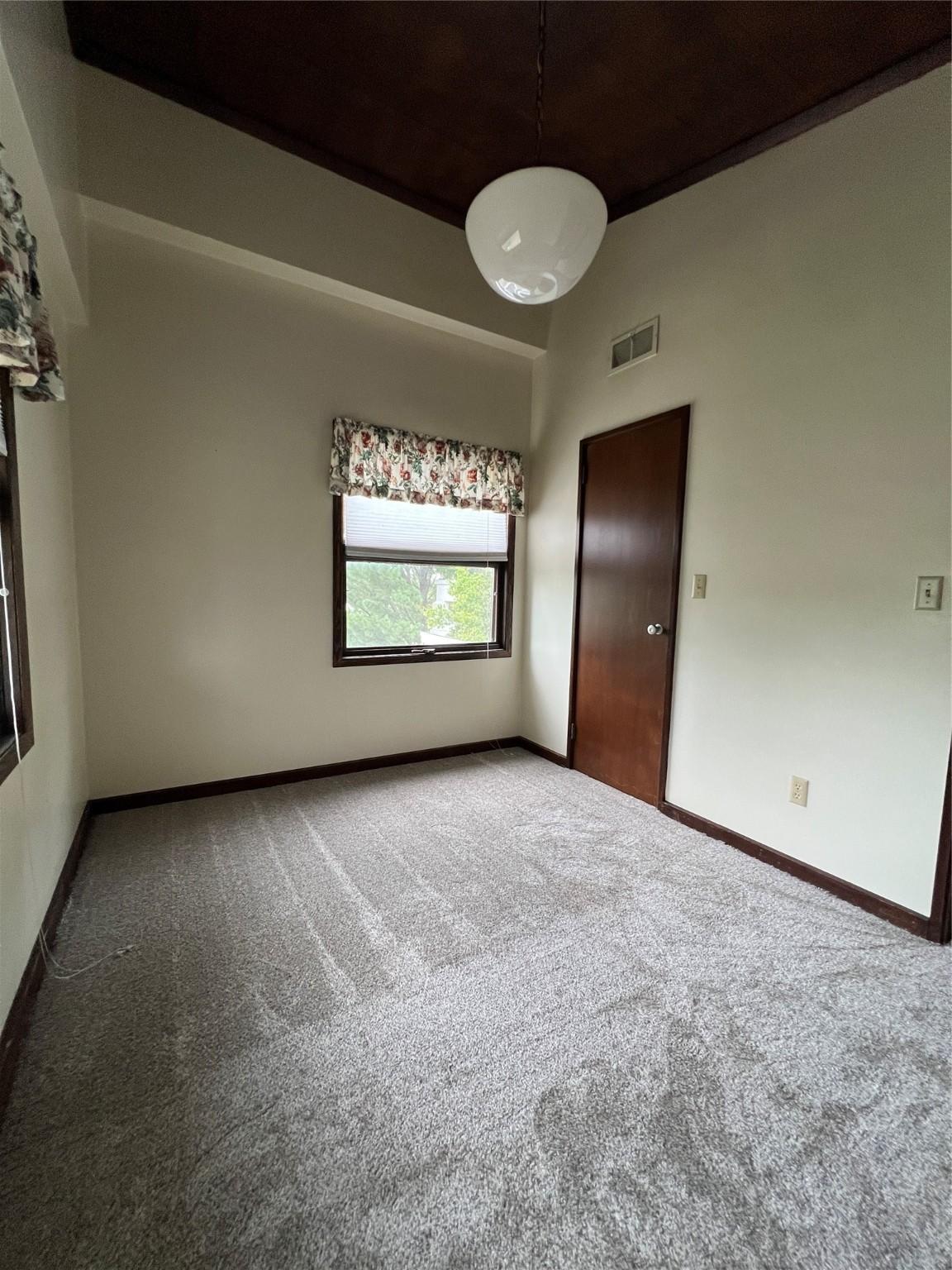 Pella, Iowa, 50219, United States, 3 Bedrooms Bedrooms, ,4 BathroomsBathrooms,Residential,For Sale,1879100