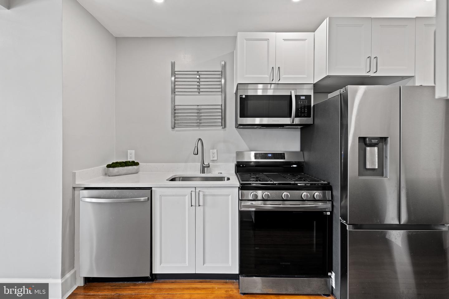 Washington, District of Columbia, 20002, United States, 3 Bedrooms Bedrooms, ,2 BathroomsBathrooms,Residential,For Sale,1964889