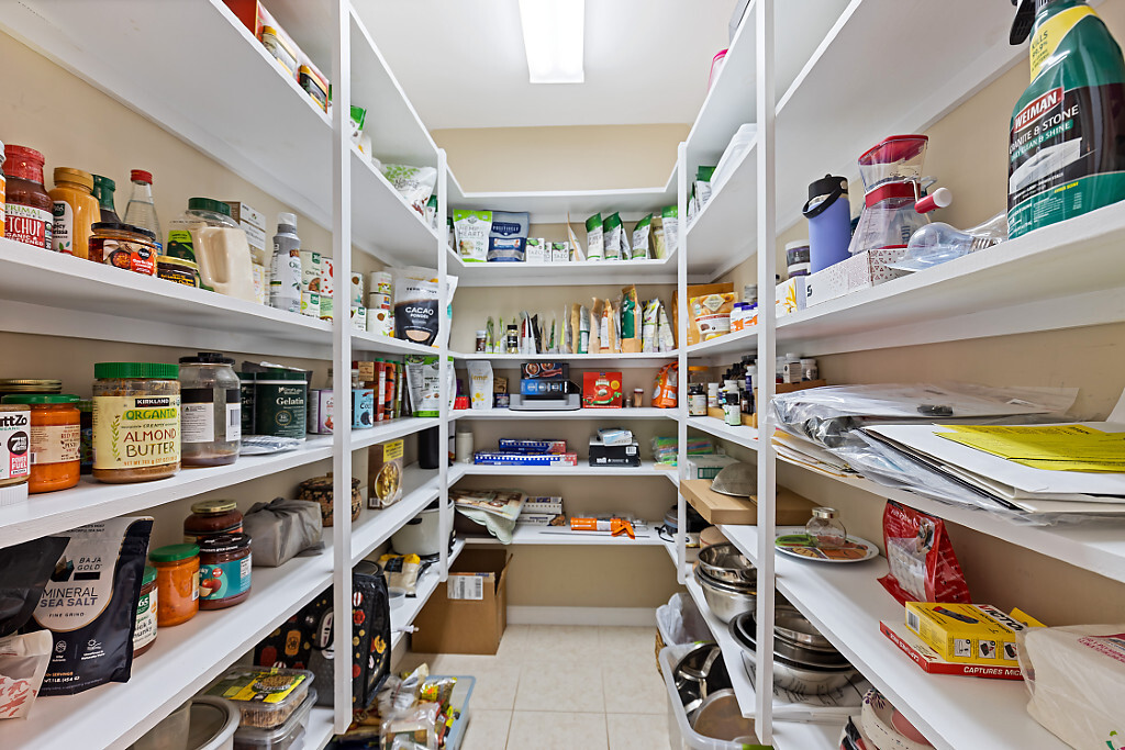 Waterville, Maine, 04901, United States, 4 Bedrooms Bedrooms, ,3 BathroomsBathrooms,Residential,For Sale,1993440