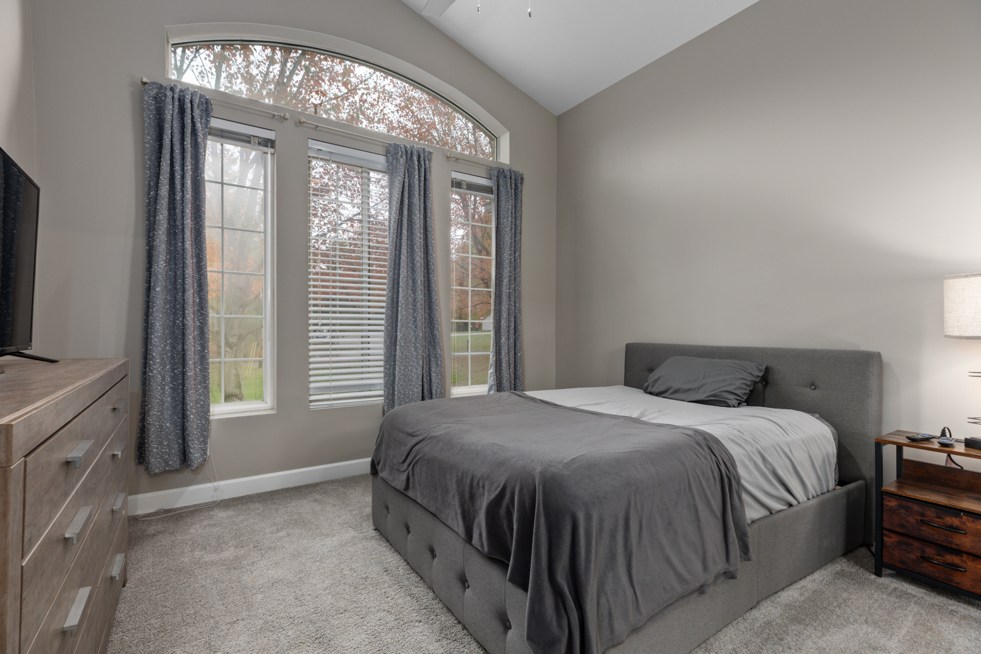 Litchfield, Illinois, 62056, United States, 5 Bedrooms Bedrooms, ,4 BathroomsBathrooms,Residential,For Sale,1979153