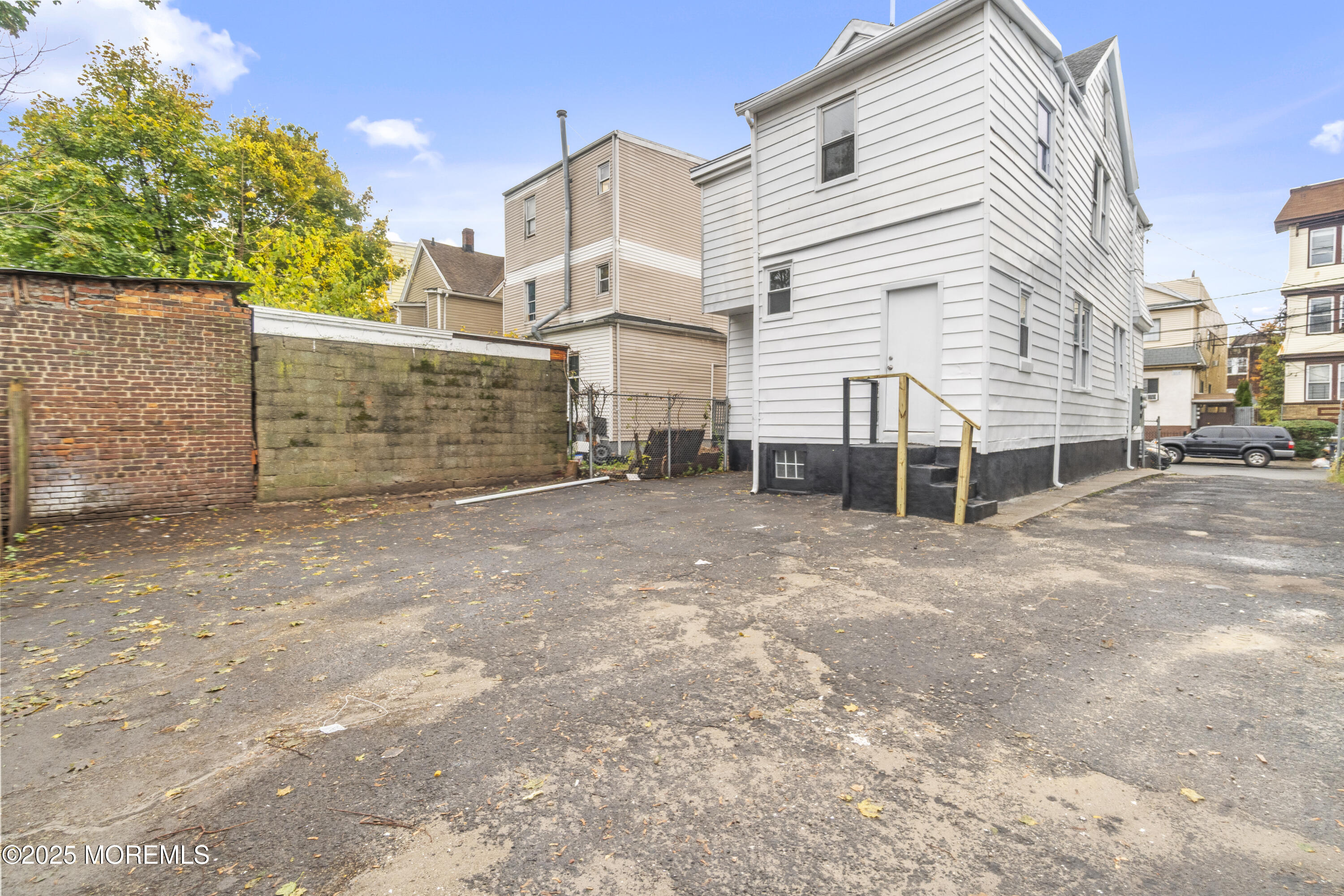 Newark, New Jersey, 07112, United States, 5 Bedrooms Bedrooms, ,2 BathroomsBathrooms,Residential,For Sale,2008185