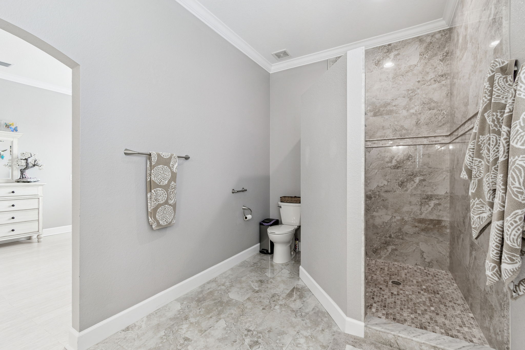 Madeira Beach, Florida, 33708, United States, 6 Bedrooms Bedrooms, ,6 BathroomsBathrooms,Residential,For Sale,1975666