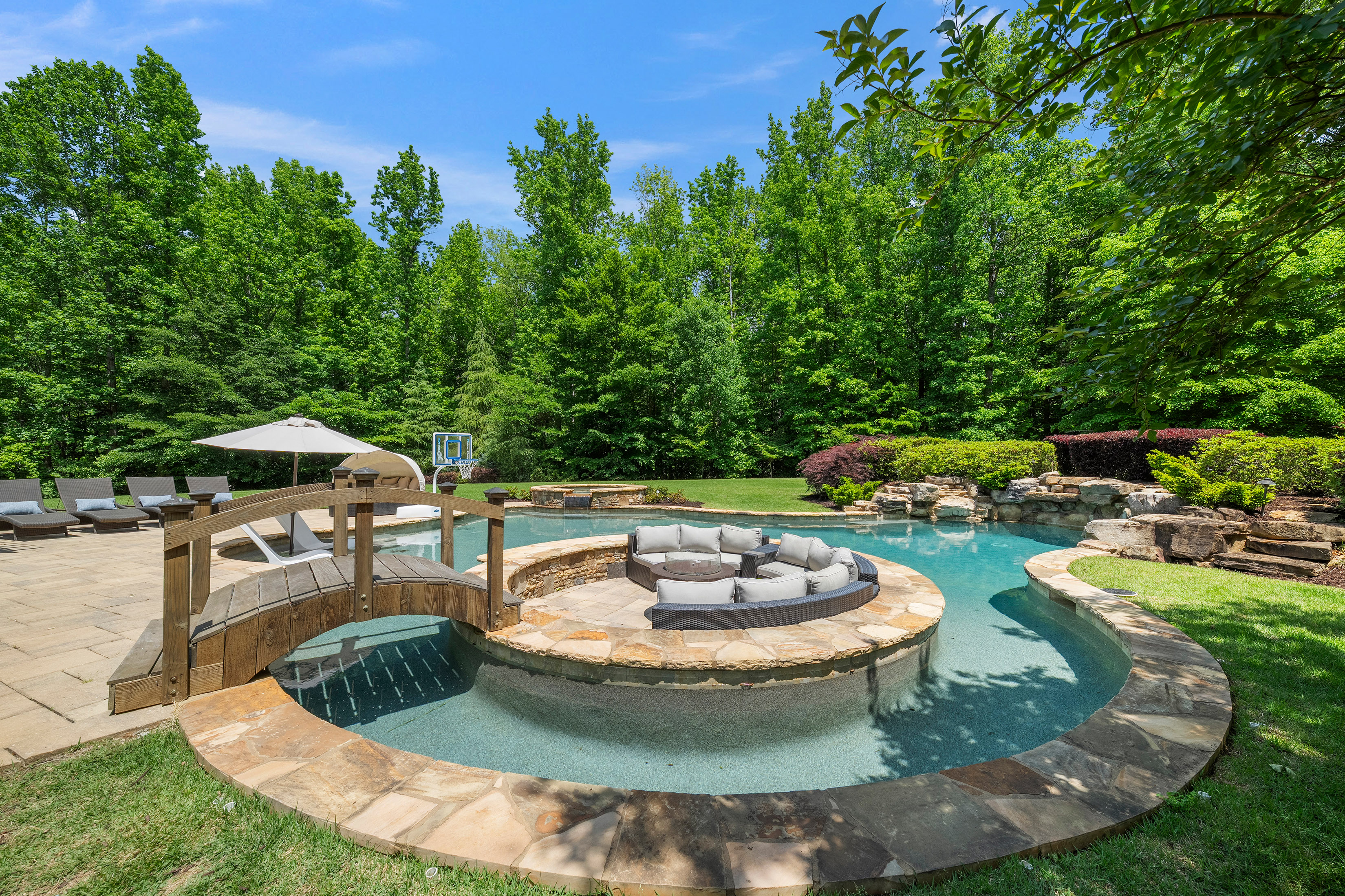  Set On More Than 10± Remarkably Private Acres Between Roswell And Milton - 物件實景