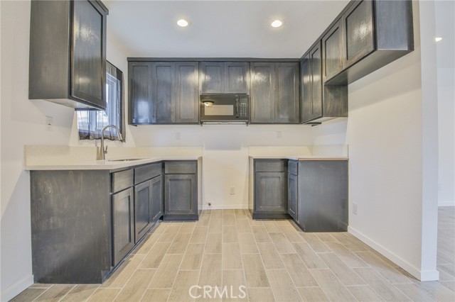 Los Angeles, California, 90003, United States, 5 Bedrooms Bedrooms, ,Residential,For Sale,1889512