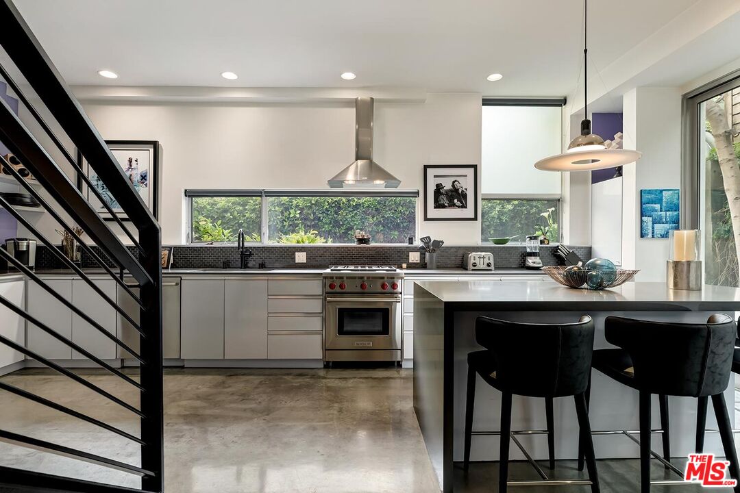 West Hollywood, California, 90069, United States, 2 Bedrooms Bedrooms, ,2 BathroomsBathrooms,Residential,For Sale,2000486