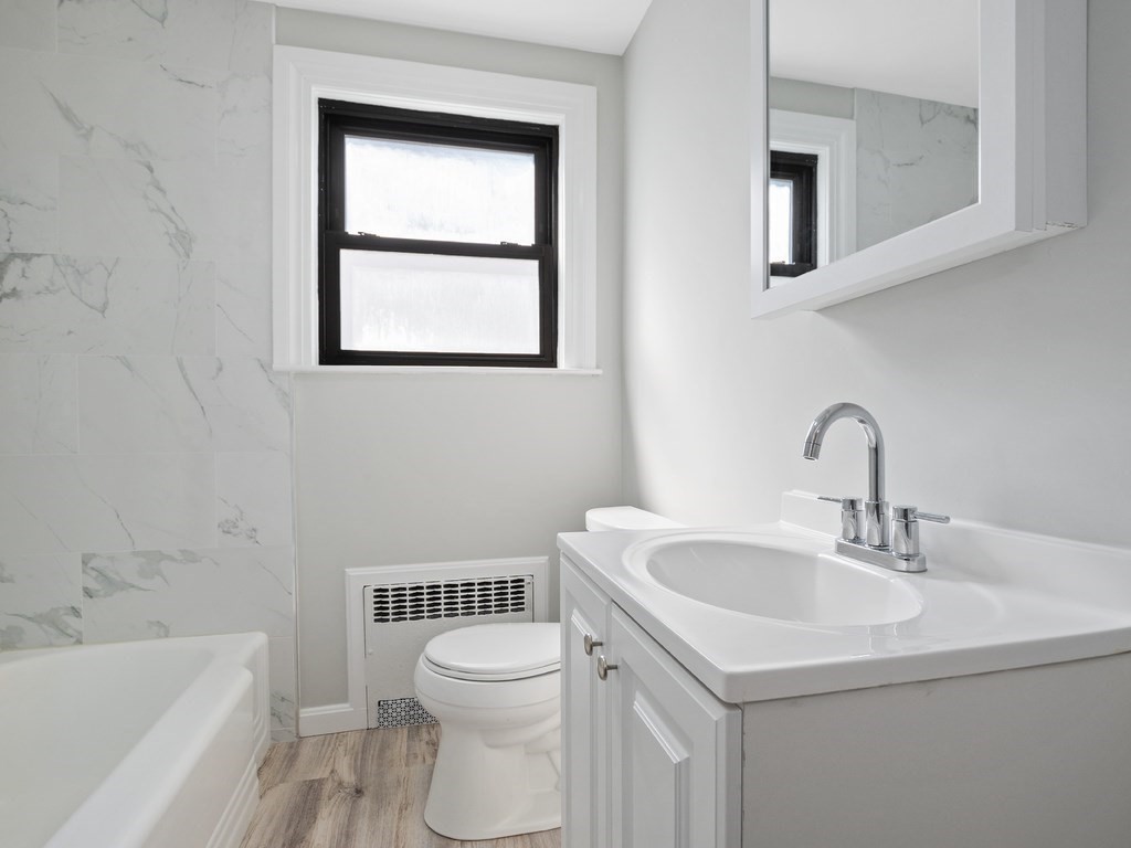 Waltham, Massachusetts, 02453, United States, 5 Bedrooms Bedrooms, ,3 BathroomsBathrooms,Residential,For Sale,1744769
