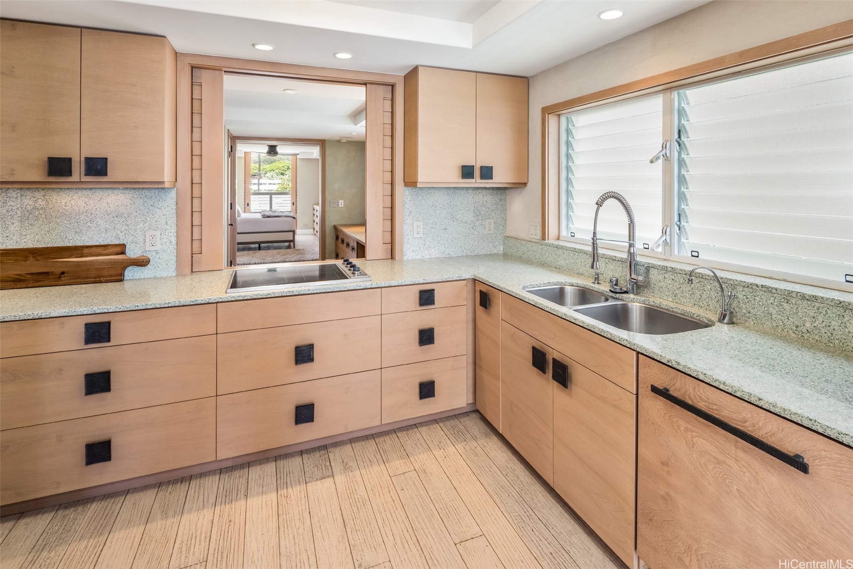 Honolulu, Hawaii, 96815, United States, 2 Bedrooms Bedrooms, ,2 BathroomsBathrooms,Residential,For Sale,1938853