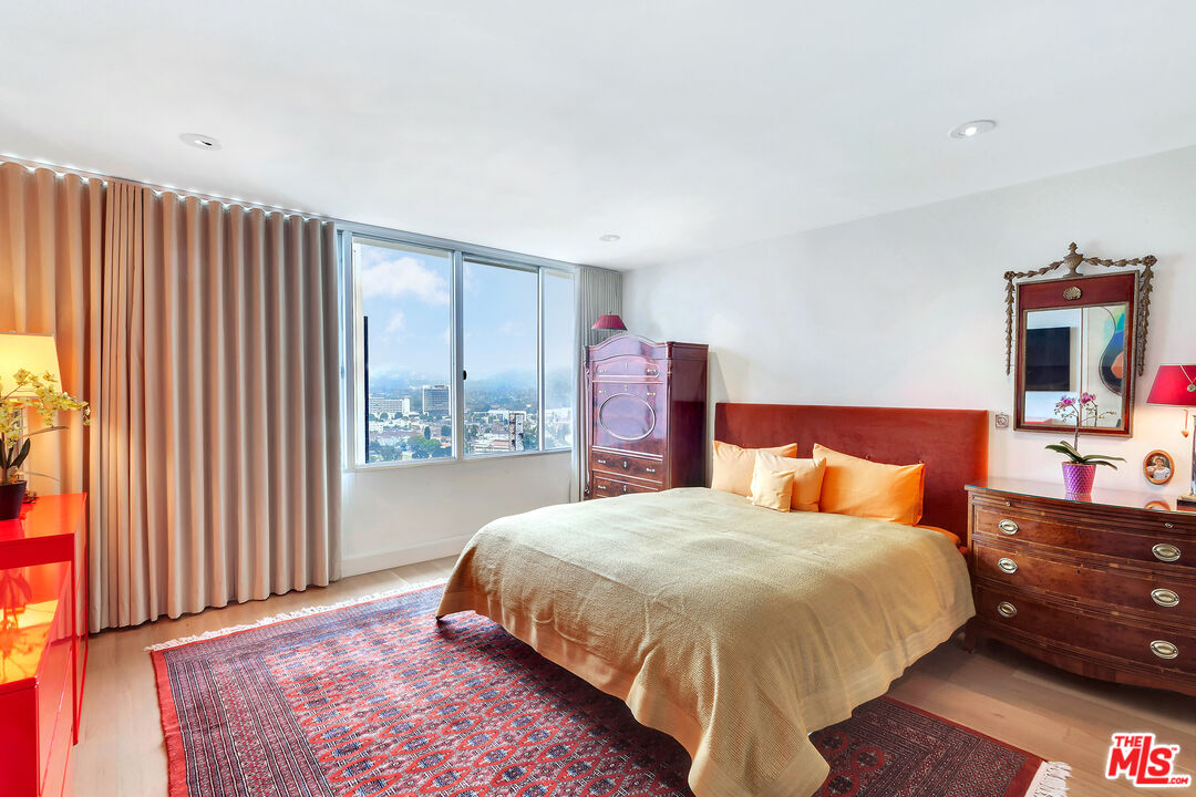 Los Angeles, California, 90067, United States, 1 Bedroom Bedrooms, ,1 BathroomBathrooms,Residential,For Sale,2001995