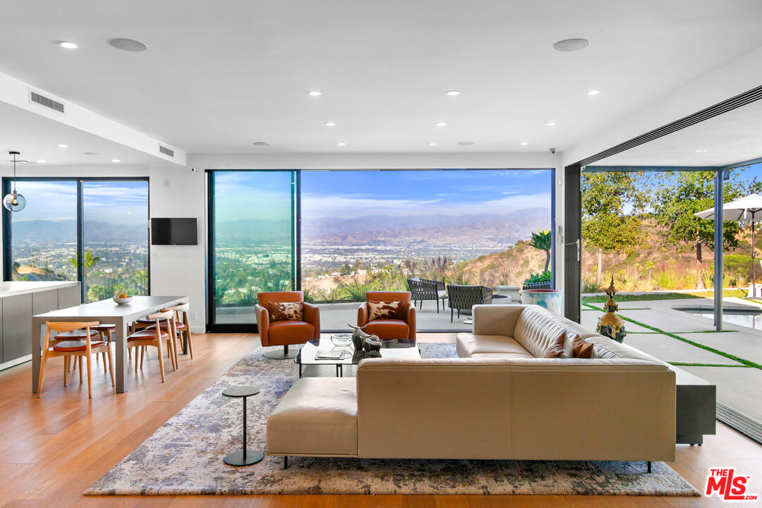 Los Angeles, California, 90046, United States, 5 Bedrooms Bedrooms, ,6 BathroomsBathrooms,Residential,For Sale,1897072