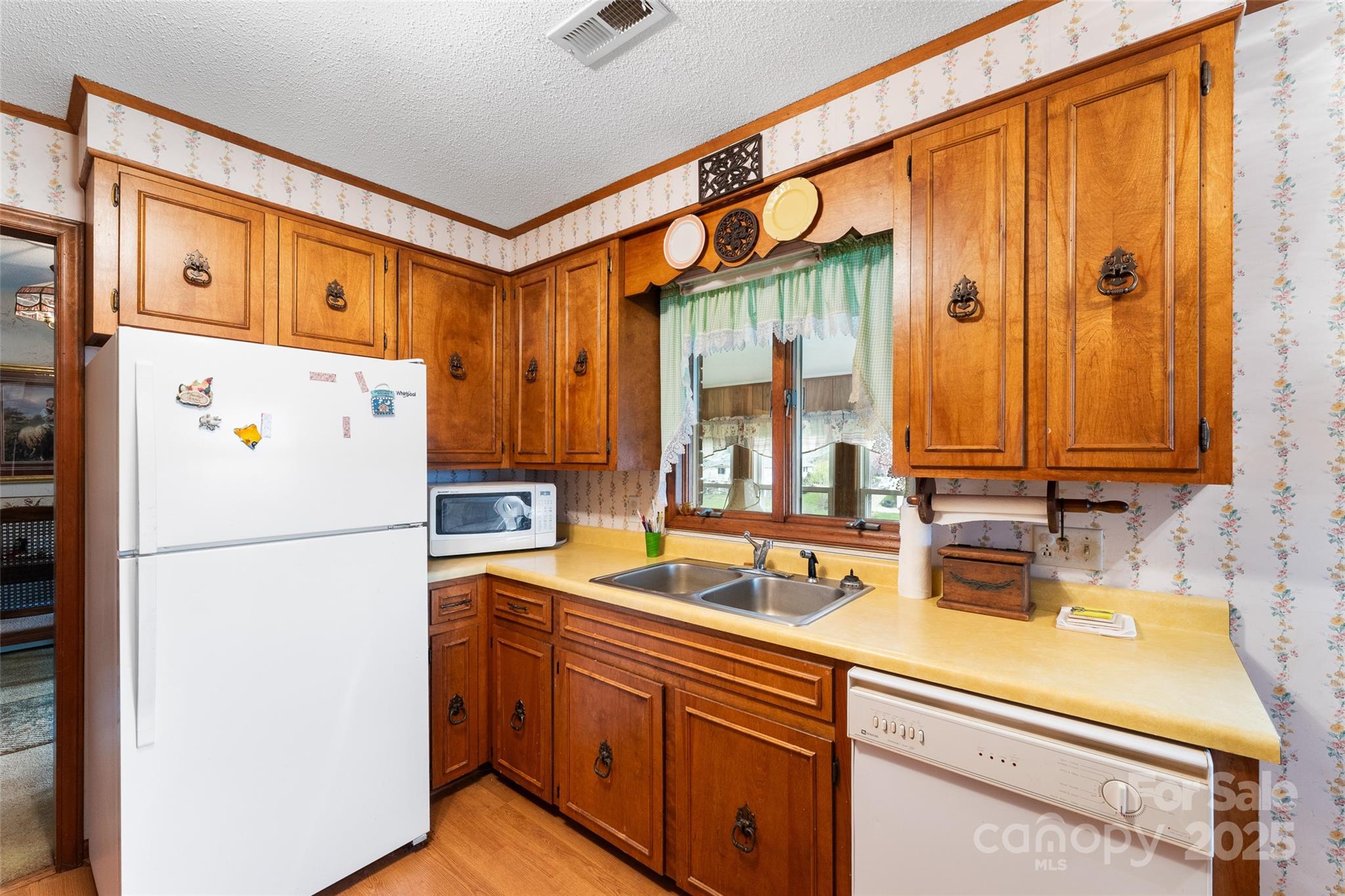 Leicester, North Carolina, 28748, United States, 3 Bedrooms Bedrooms, ,2 BathroomsBathrooms,Residential,For Sale,1938256